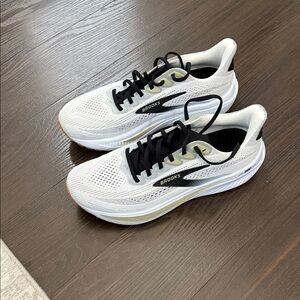 Brooks Men's White and Black Athletic Shoes Mens US 12